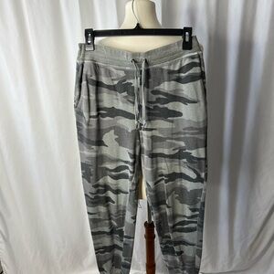 Splendid Camo Jogger Pants – Size Medium
